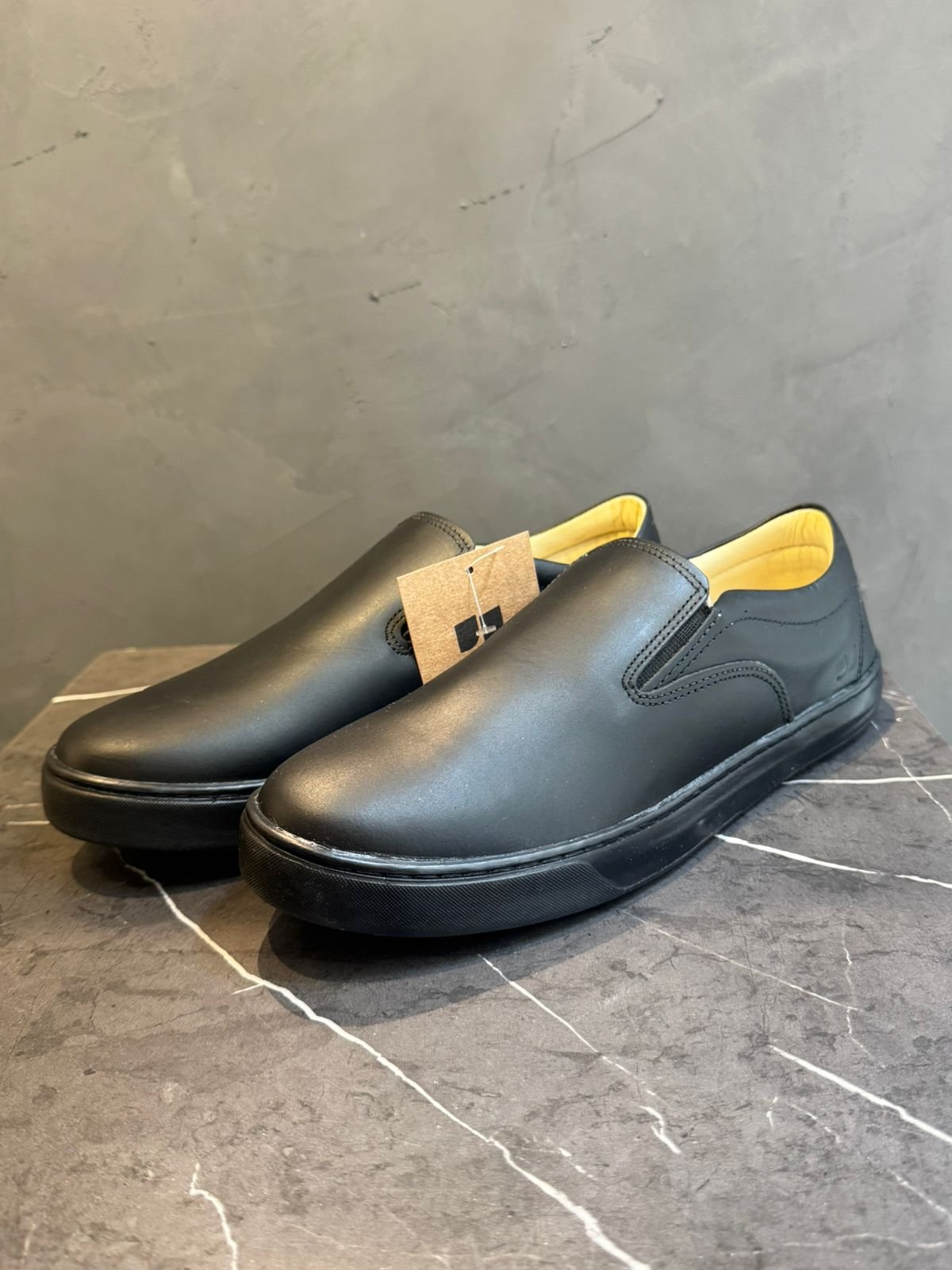 Slip On Whithe e All Black