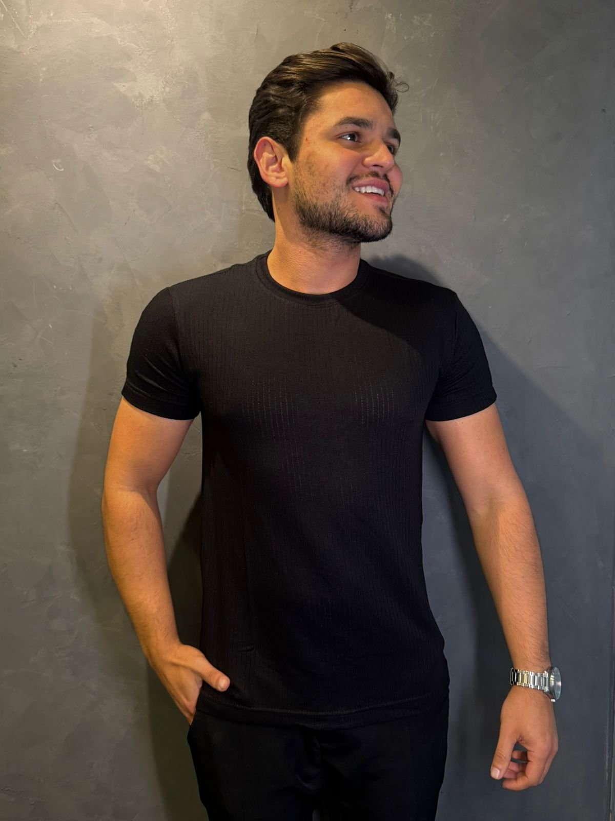 T-Shirt Parisiense Preta